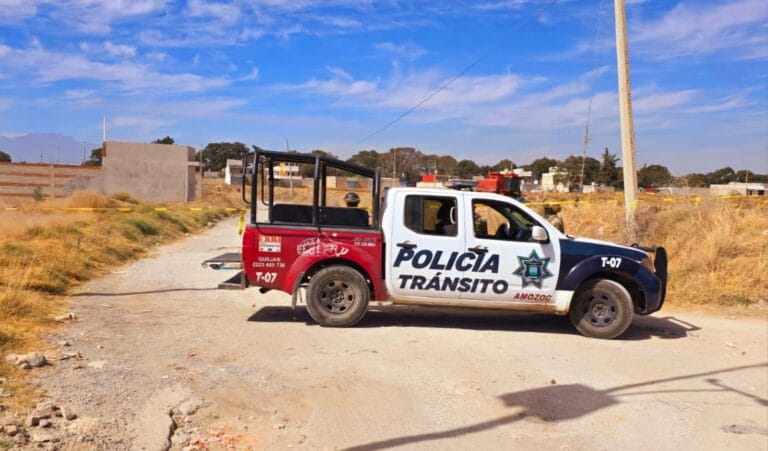 ¡ATERRADOR! Encuentran sin vida y salvajemente golpeada a mujer dentro de un carro en Amozoc