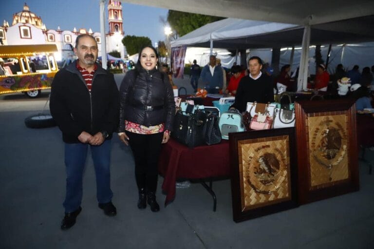 ¿Cuánto costó el árbol de navidad de Cholula? Tonantzin Fernández calla y es abucheada