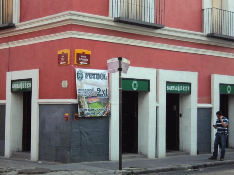 Barra Beer en centro histórico fachada para trata de personas, rescatan a joven de 19 años.