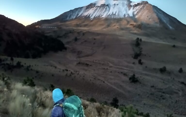 Encuentran a dos alpinistas que se extraviaron en el Pico de Orizaba