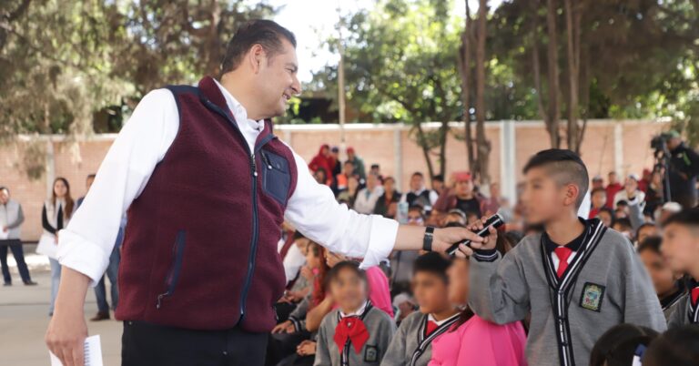 Con una buena educación conseguirán sus sueños; Armenta en Coronango