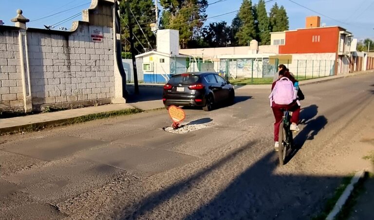 Baches de San Valentín Cholula esperan que alguien se los parche