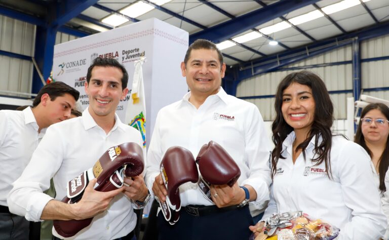 Rommel Pacheco en tierra de Ángeles y Camotes