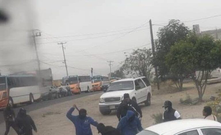 Choferes de las rutas S5 y S10 pelean a muerte por derroteros en Azumiatla