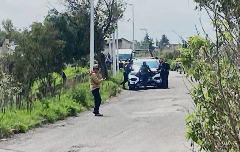 Como Dios lo trajo al mundo y lleno de moscas encuentran cadáver en Puebla 