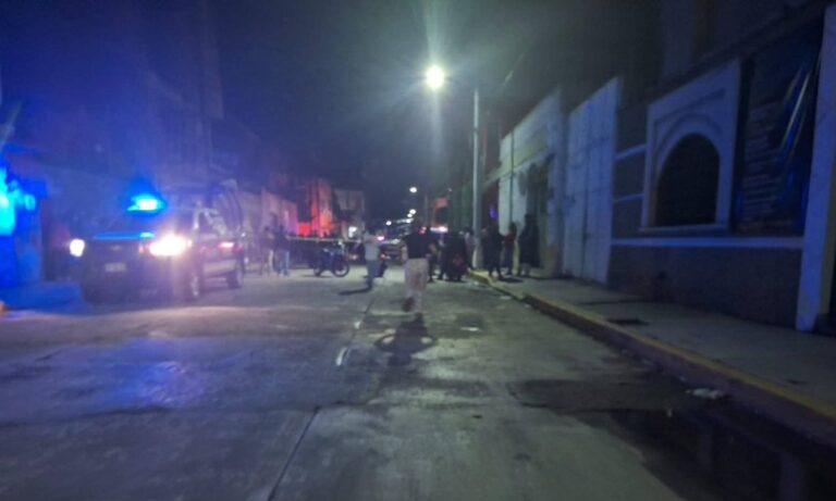 Acribillan a dos y balean casa de líder estudiantil en Texmelucan 