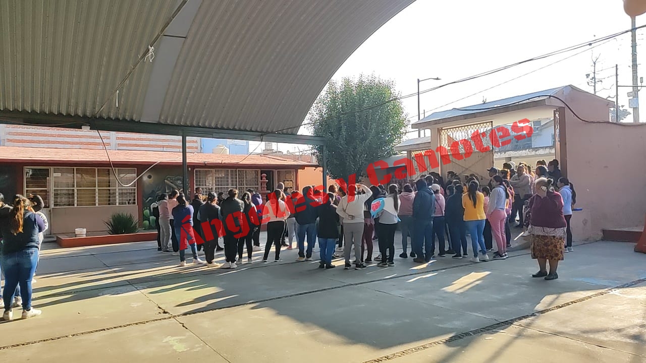 Por “borrachos”, exigen destitución de maestro y director de primaria en Coronango 