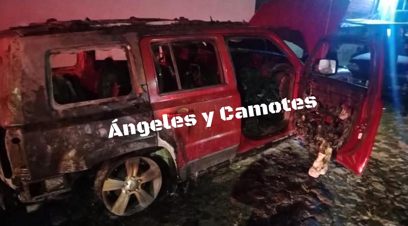 Rafaguean y queman dos camionetas en Lomas 5 de Mayo 