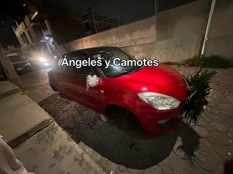 Desvalijan auto de novios que celebraban su boda en la Romero Vargas 
