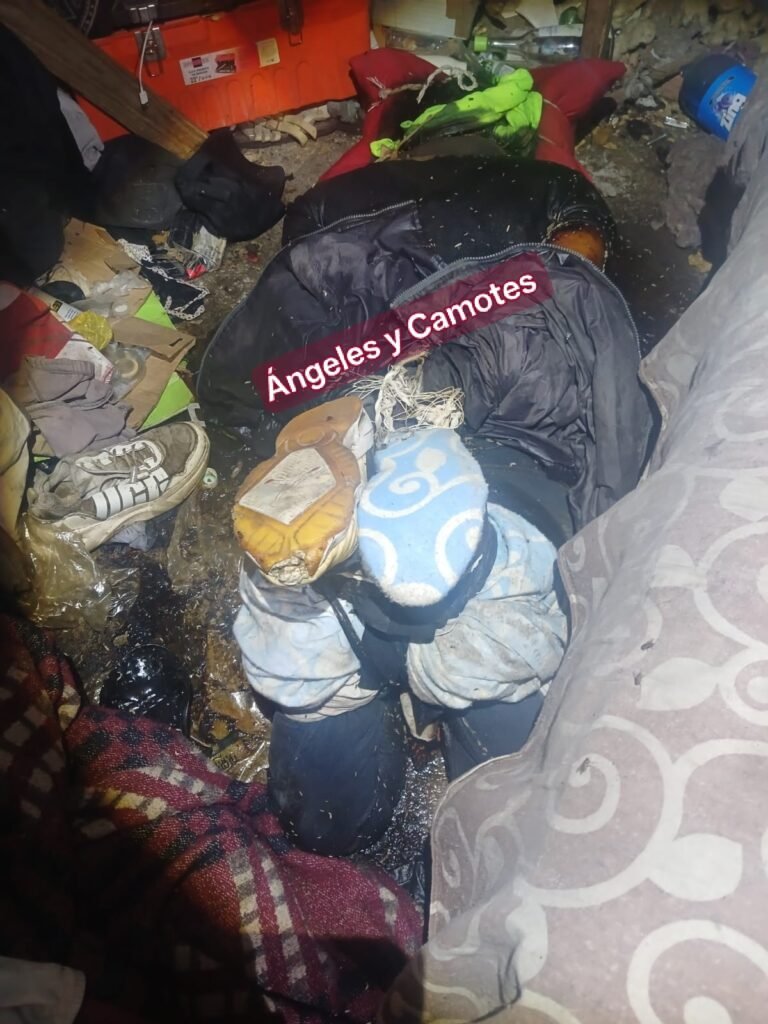 Lo encentran amarrado y lleno de larvas en Cuautlancingo