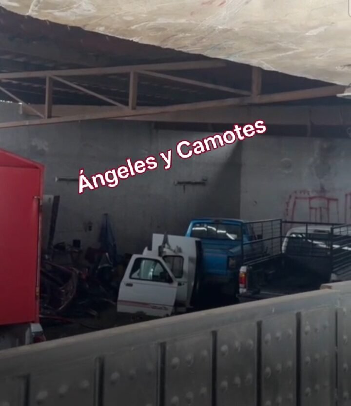 Robacoches desmantelan autos en bodega de Texmelucan VIDEO