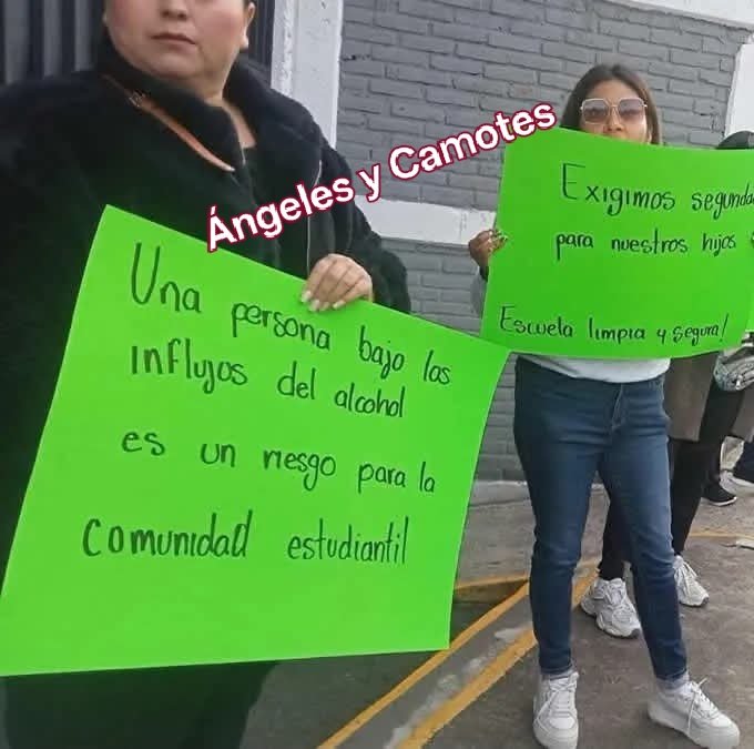 Padres de familia corren a conserje pedote de primaria
