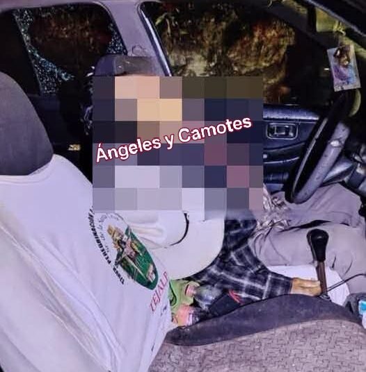 Acribillan a pareja de anciano en su auto en Zacapala