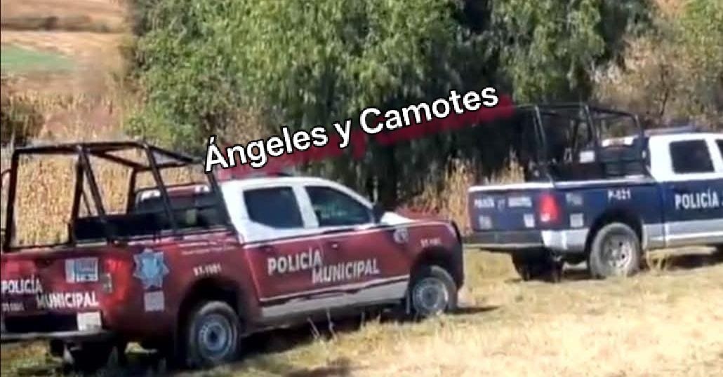 Tiran dos cadáveres desde un automóvil en Cholulita la bella